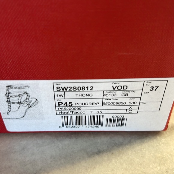 Valentino Garavani
Rockstud Ankle-Strap Leather Thong Sandals size 37 - Picture 7 of 7